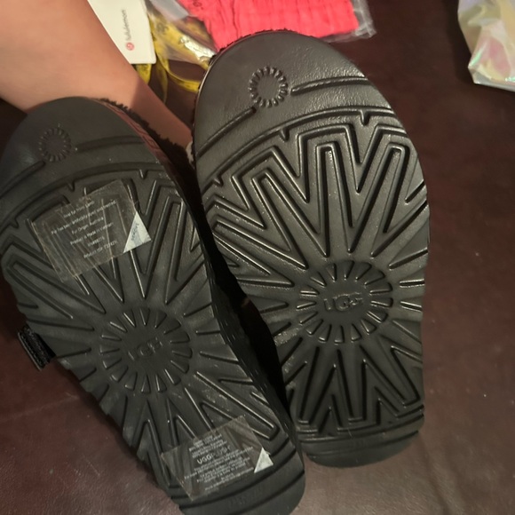 Ugg slip ons - Picture 3 of 10